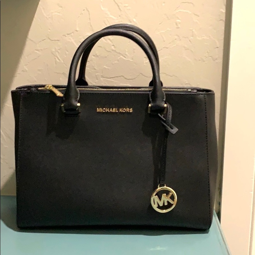 Black Michael Kors bag
